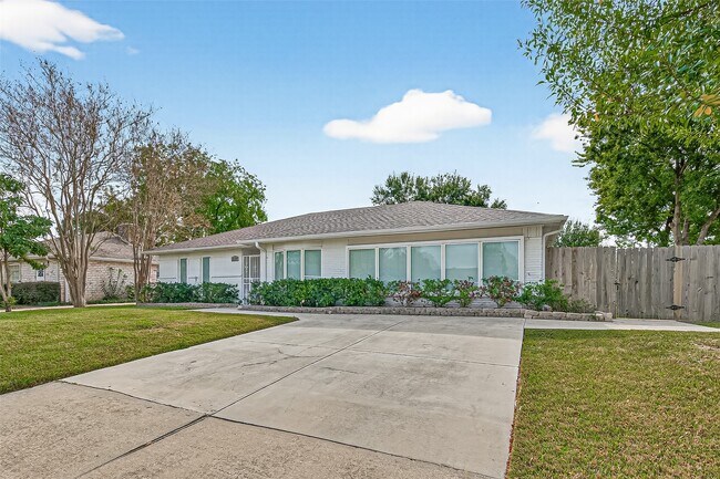 Photo - 10823 Sandstone St