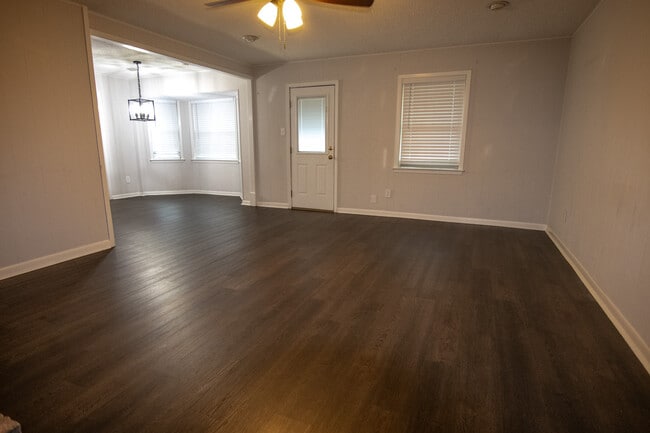 Photo - 5108 Twin Oaks St