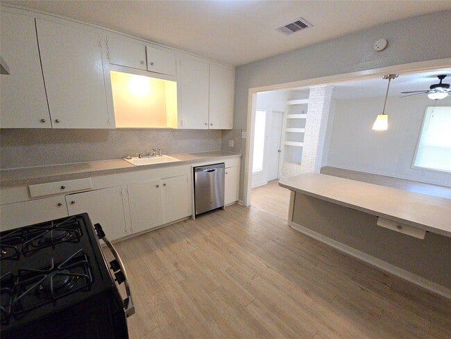 Photo - 2705 S Crockett St