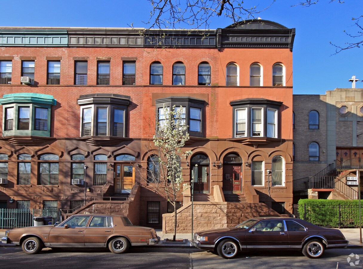 Photo - 16 E 130th St