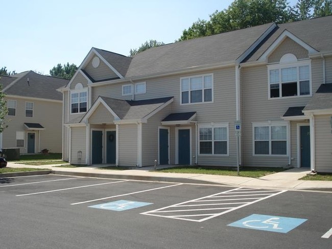 Building Photo - Maple Heights Rental