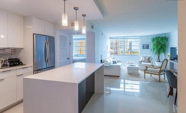 Building Photo - 150 SE 25th Rd Unit 6B Rental