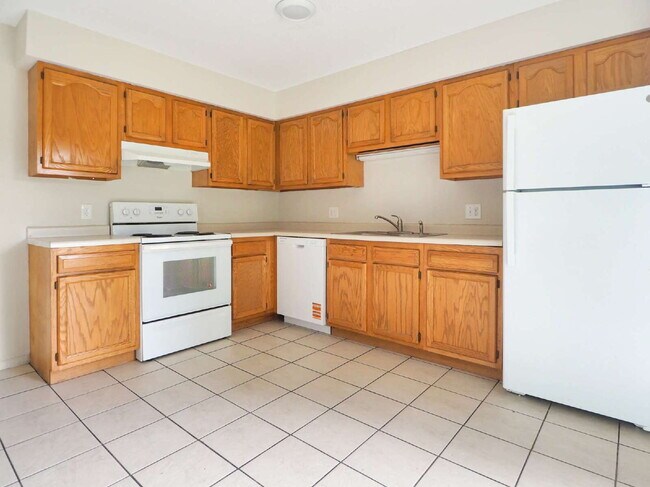 Photo - 3 Bed 2 Bath Corner Unit Townhome in Apple...
