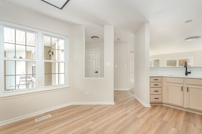 Photo - 135 President Ct