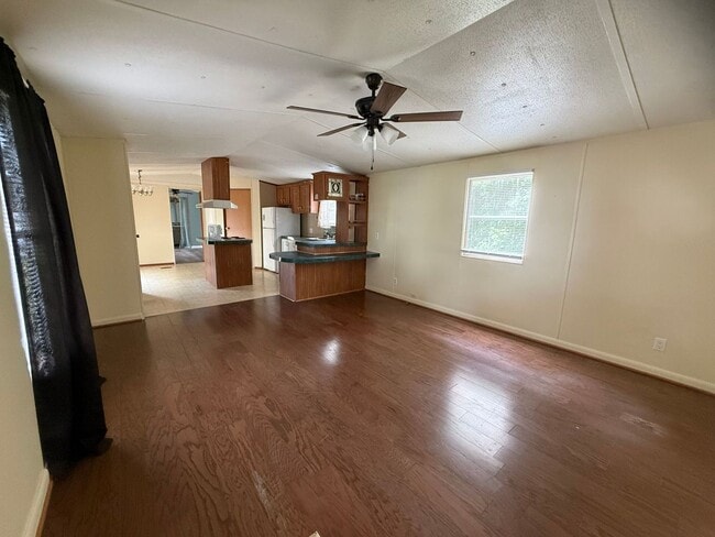 Photo - 3 bedroom, 2 bath Mobile Home
