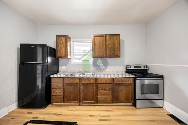 Photo - 62 Quimby St NE