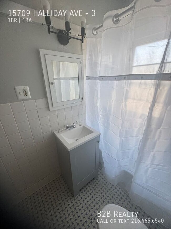 Photo - 15709 Halliday Ave Unit 3