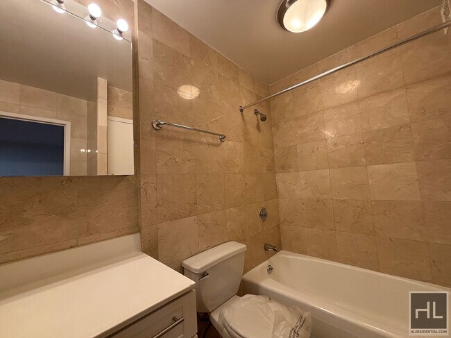 Photo - Fourth Avenue Unidad 12J