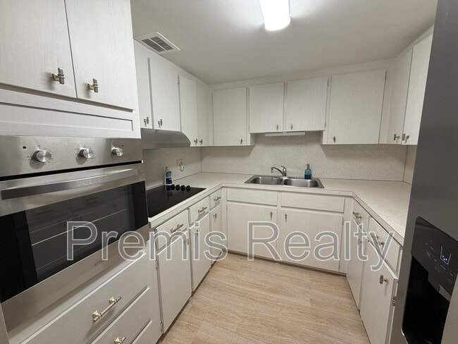 Photo - 2464 Australia Way E
