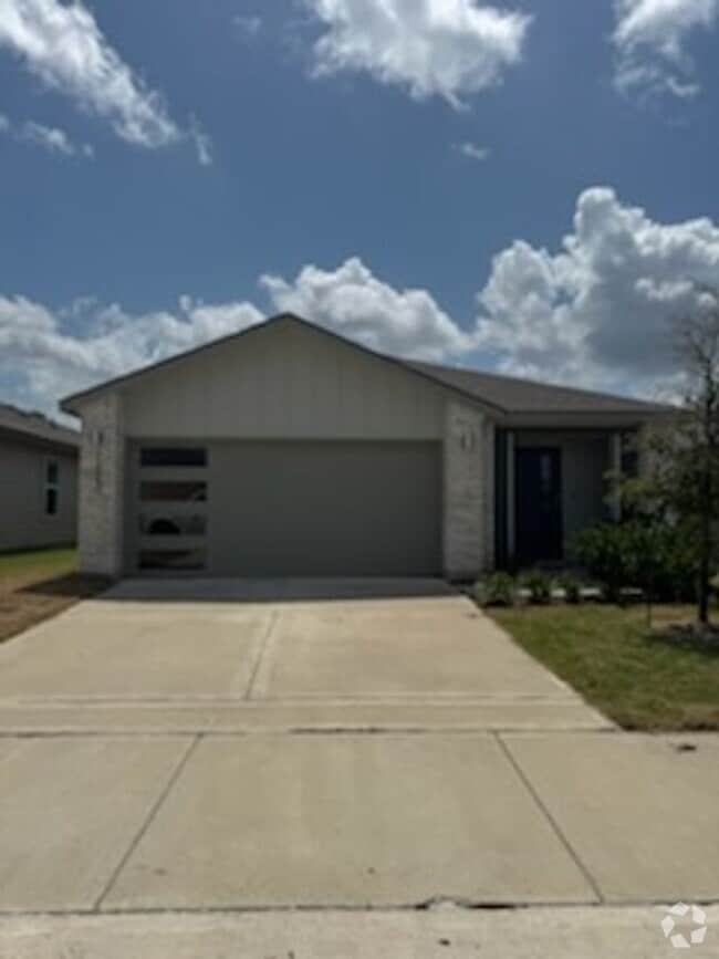 Building Photo - 3 Bedroom, 2 Bath in Midtown Subdivision C... Rental