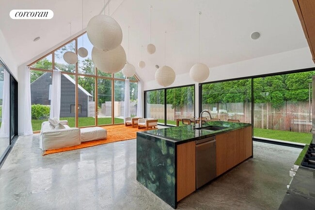 Photo - 47 Accabonac Rd