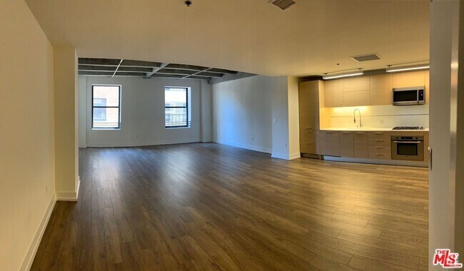 Building Photo - 727 W 7th St Unit 826 Rental