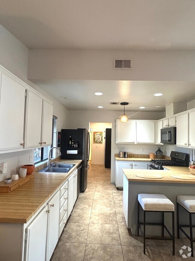 Building Photo - 74103 Catalina Way Unit Palm Desert Condo