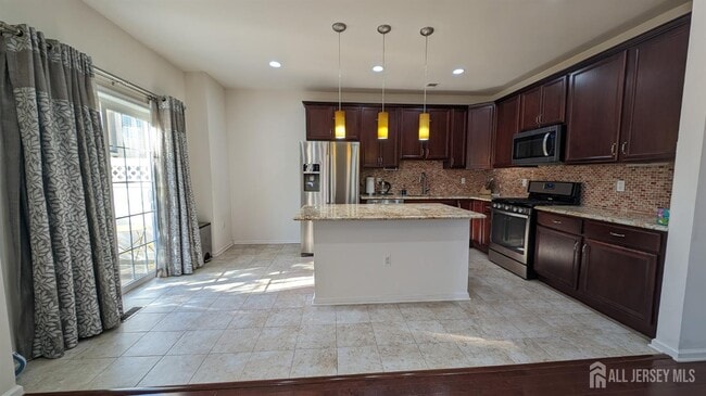 Photo - 2 Masters Blvd