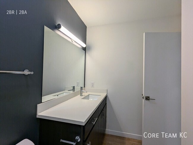 Photo - 662 E 63rd St Unit 103