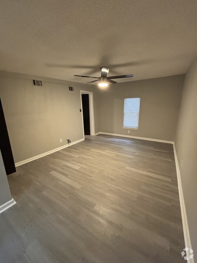 Building Photo - 2303 E 81 St Rental