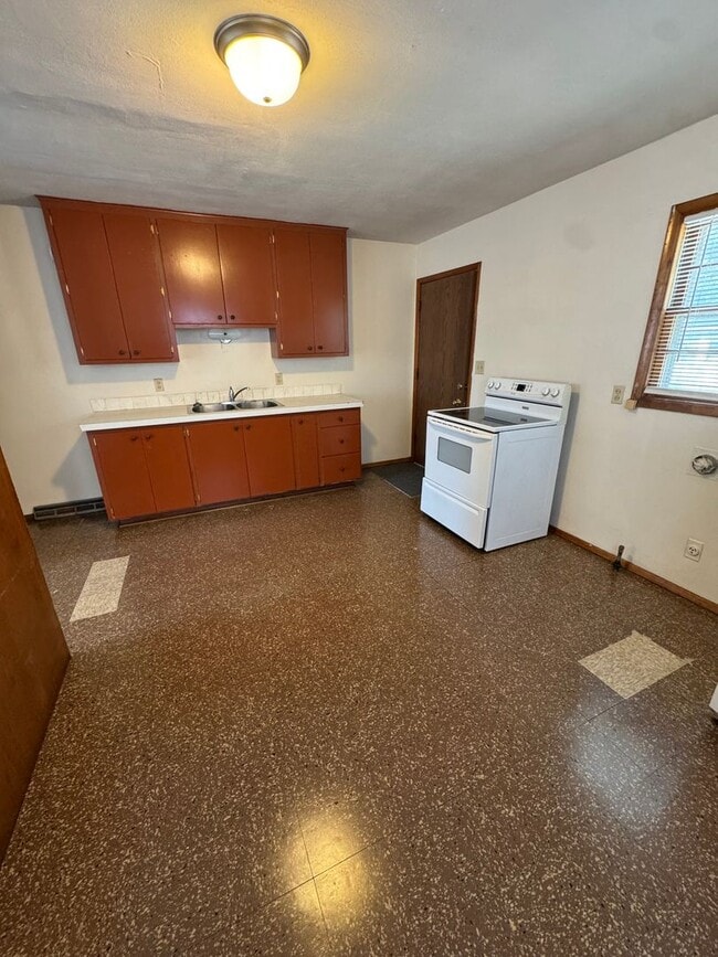 Photo - 731 Ave C