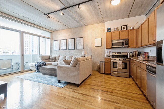 Photo - 630 N Franklin St Unit 1001