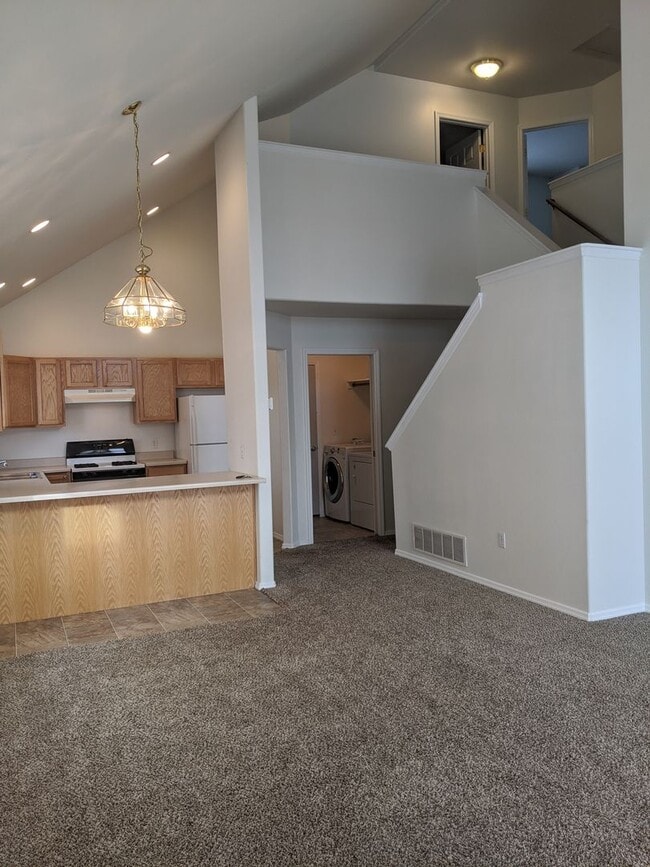 Building Photo - Main Floor Master with 2 Car Attached Garage Rental
