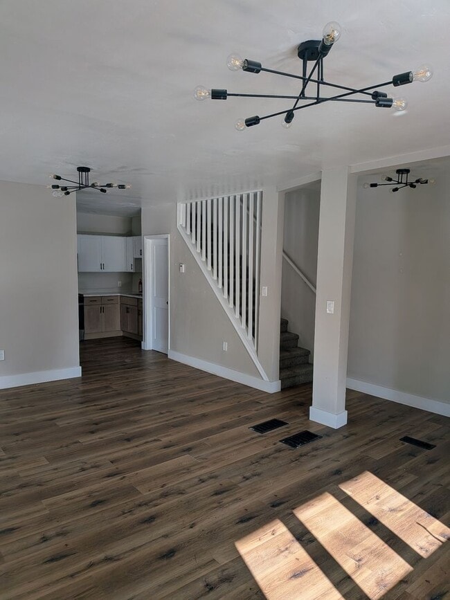 Photo - 1043 Meade Ave Unidad Front (2 )