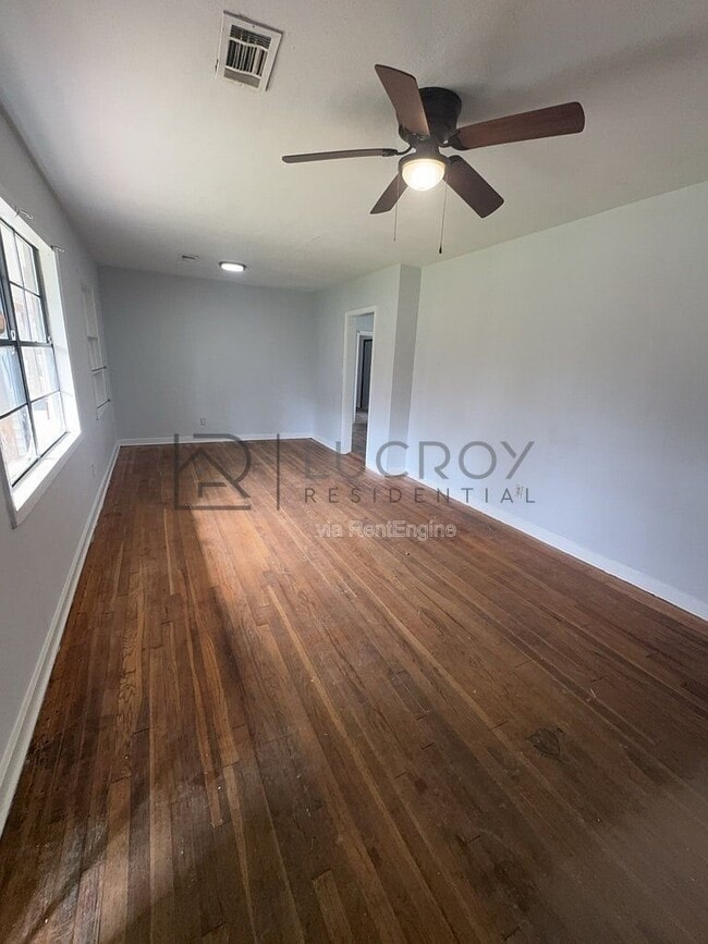 Photo - 320 Lawrence Rd