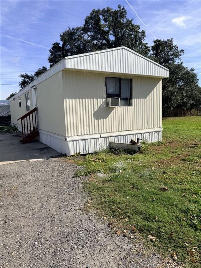 Building Photo - *RENT TO OWN* - PLANT CITY 2/1 Unit C-4-MH