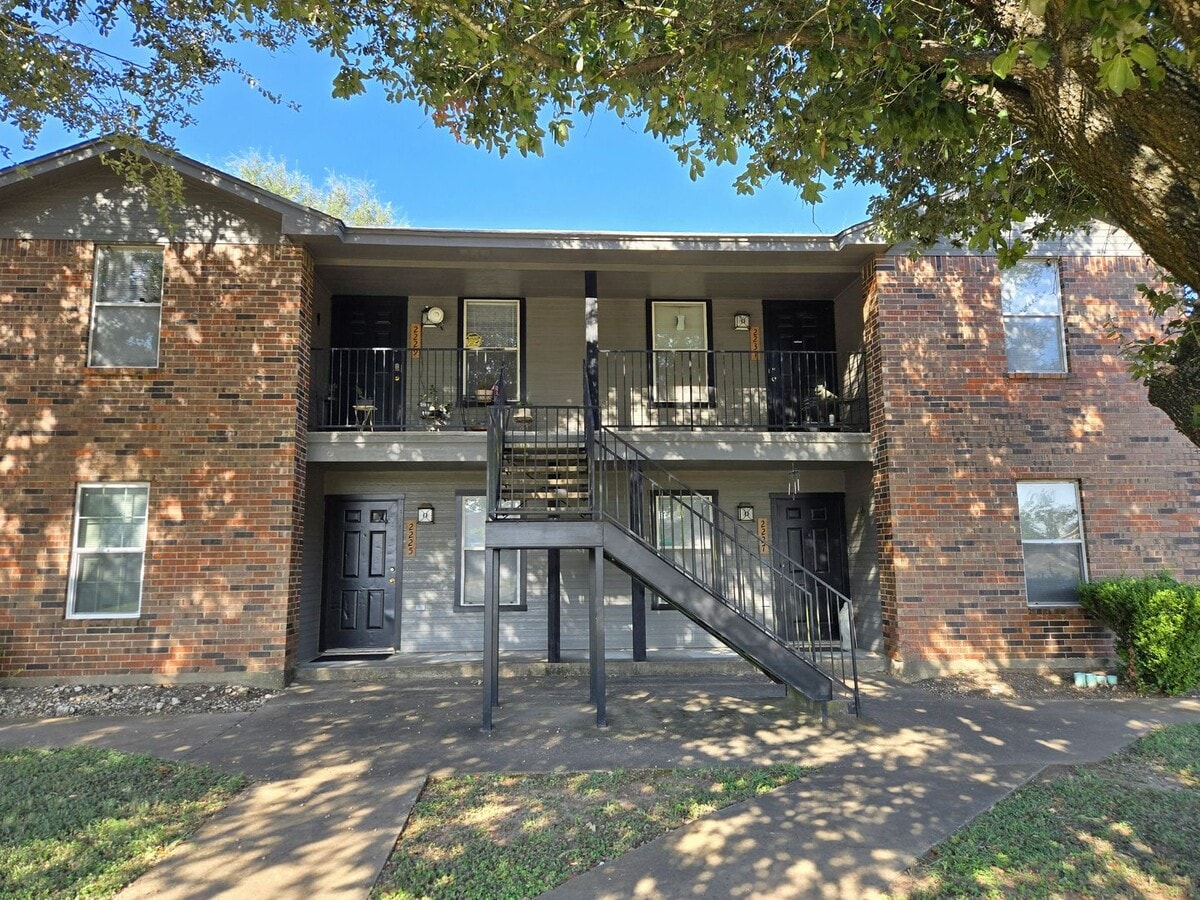 2/1 Fourplex in Midway ISD! - 2/1 Fourplex in Midway ISD!