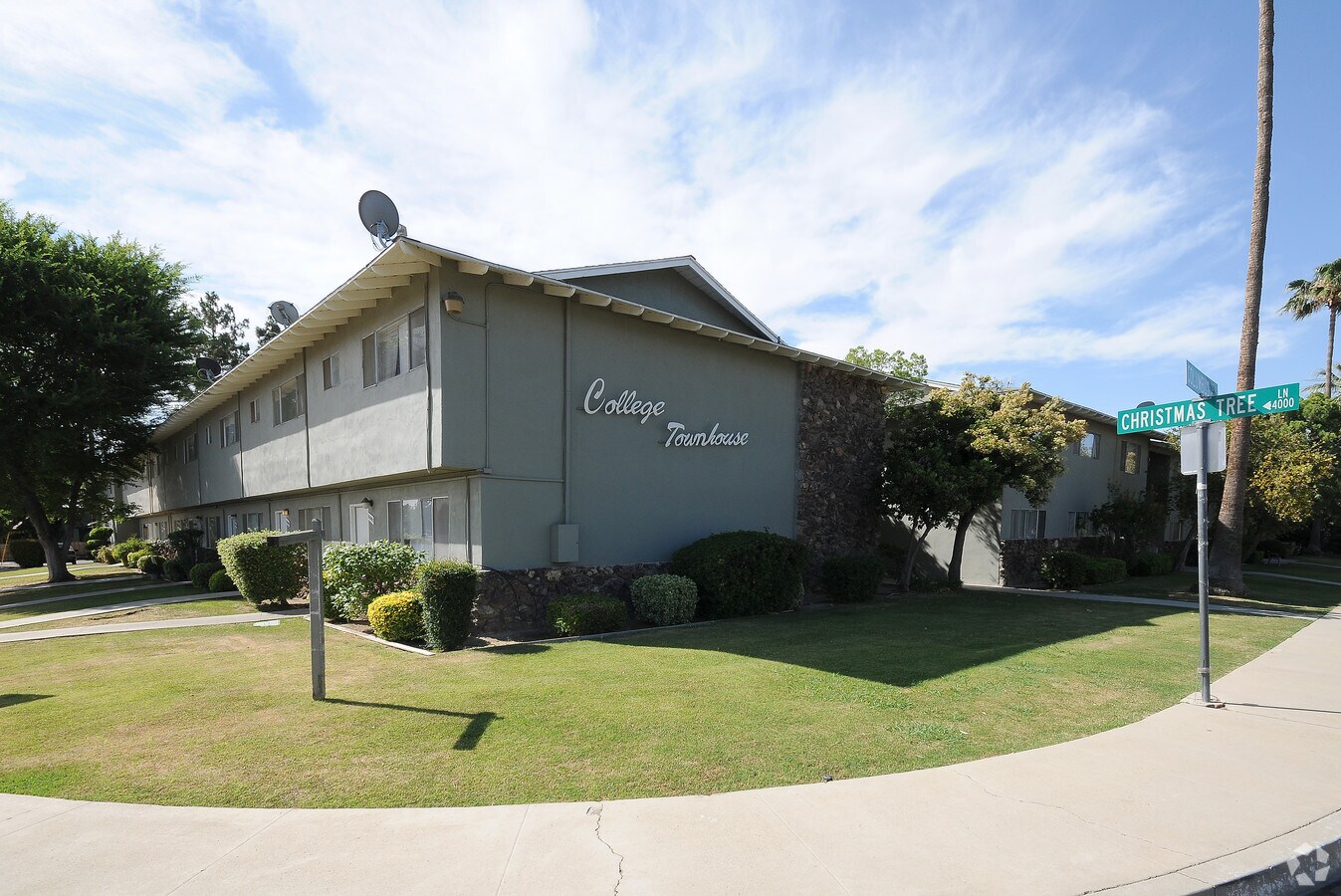 College Townhouse - College Townhouse