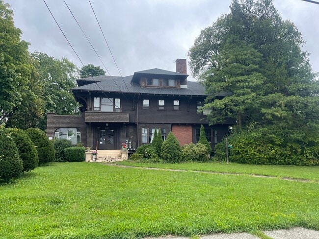 Building Photo - 64 Grand Ave Unit 3