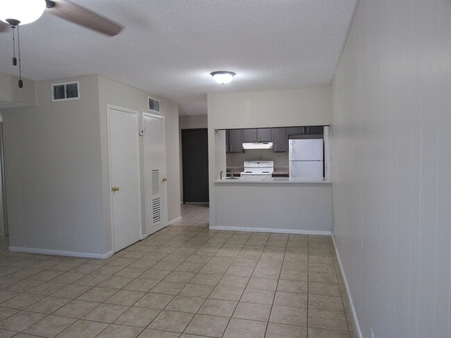 Photo - 2401 E Frost St