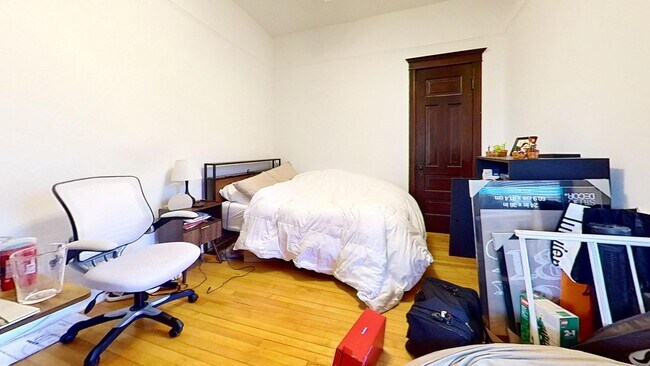 Photo - Top Floor Wrigleyville Two Bed Includes Heat Unit 1017 3