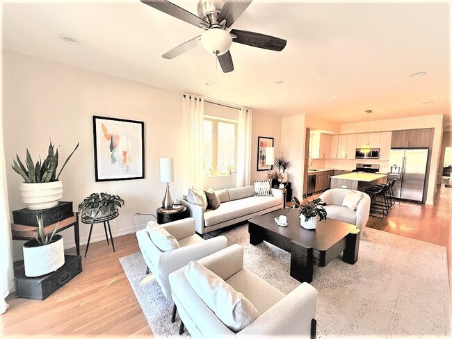 Photo - 2835 W Division St