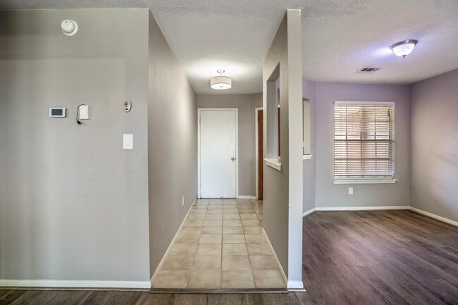 Photo - 5211 Roserock Ln
