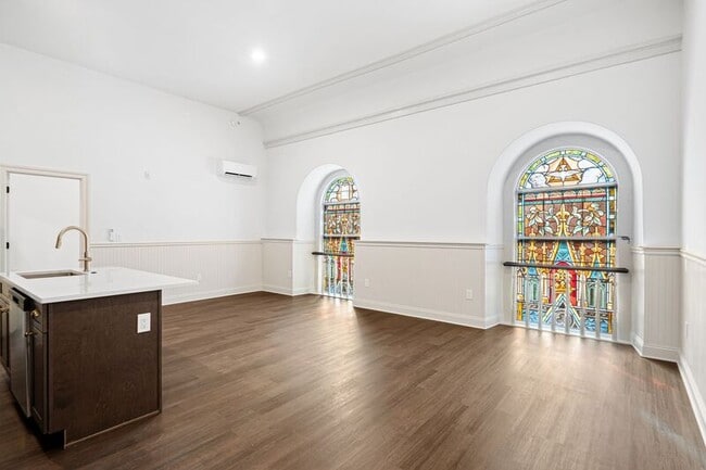 Building Photo - 401 Martin St