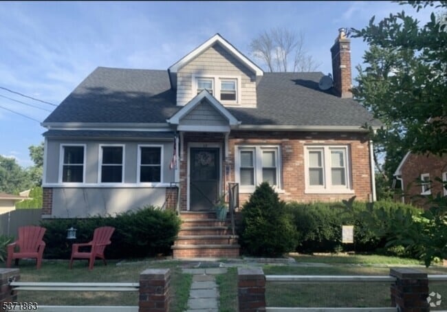 Building Photo - 15 Rosedale Ave Rental
