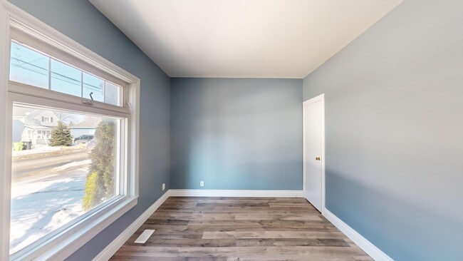 Photo - Spacious 3 Bed / 1 Bath Home in Sault Ste. Marie – $2,099/month + Utilities Unité 1