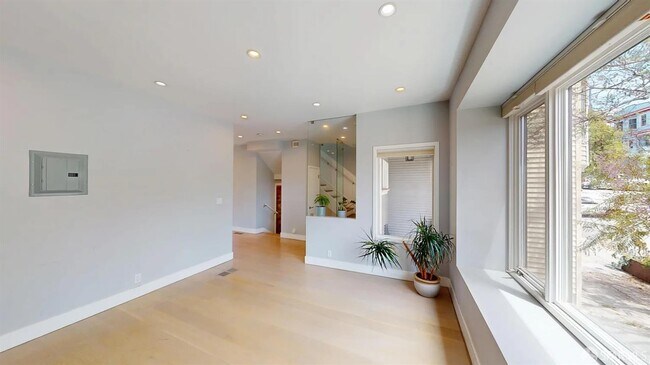 Photo - 642 Mississippi St