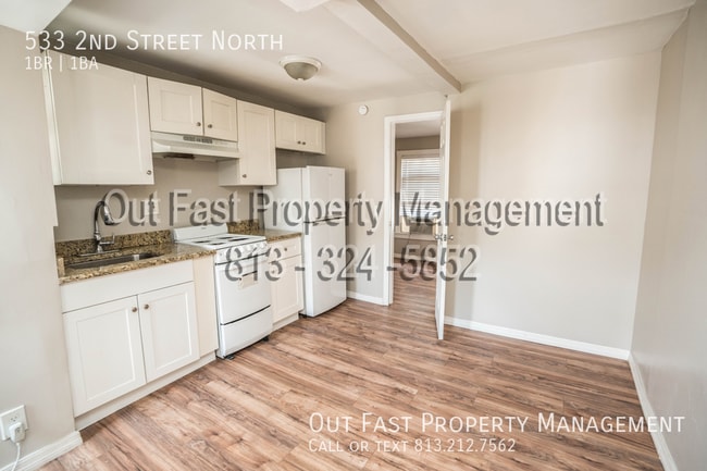 Photo - 533 2nd St N