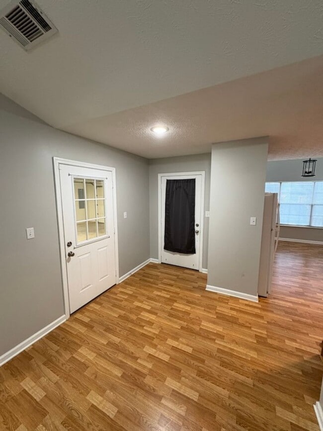 Photo - 153 Oakleaf Cir