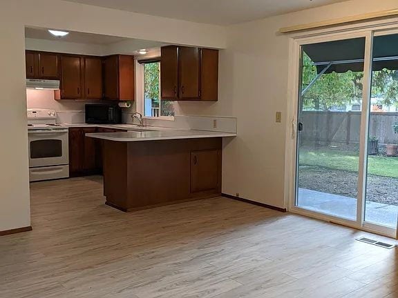 Photo - **Beautifully Maintained Bothell Rambler with Large Fenced Yard**- FOR RENT- Available September 6th
