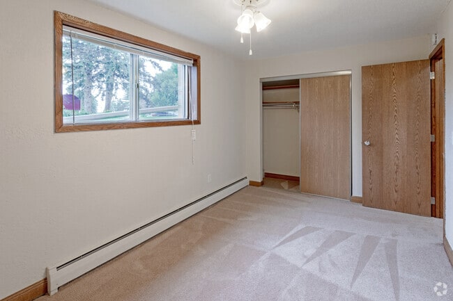 2BR, 1BA Remodeled - 910 SF