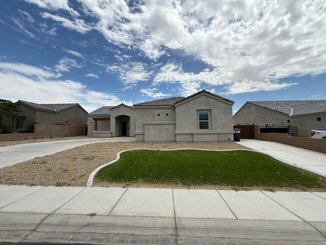 Photo - 4 Bedroom in Villa Chaparral!
