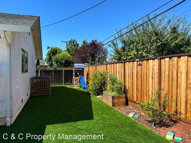 Photo - 5 br, 2.5 bath House - 1397 Searcy Dr