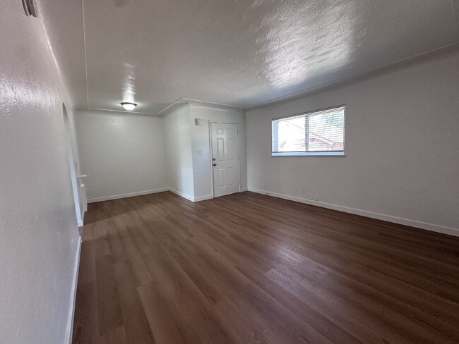 Building Photo - ~Available Now~ Newly Remodeled Two-Bedroo... Rental