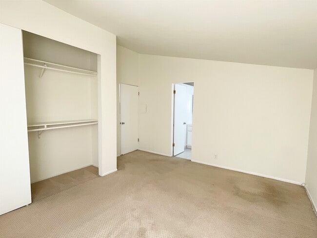 Bedroom - 3760 Kelton Ave Unit 3