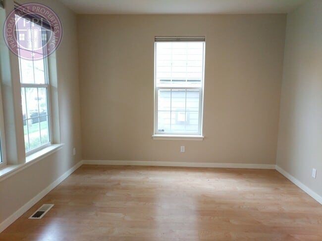 Photo - Gorgeous Large Home in North Portland, 3+ Bedrooms!! No Deposit With RHINO!!