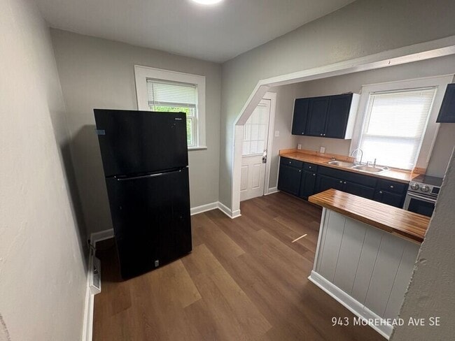 Photo - 943 Morehead Ave SE