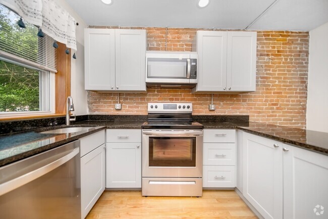 Building Photo - 46 Medford St Unit 2 Rental