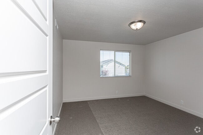 1BR, 1BA - The Windsor - Carrington Square