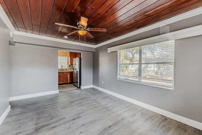 Building Photo - 112 W 34th St Unit 2